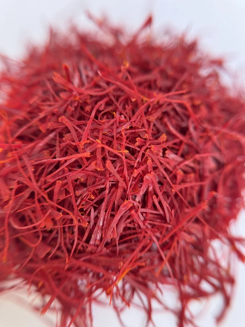 Super Negin Saffron: The Definitive Luxury Buyer’s Guide to the World’s Finest Grade