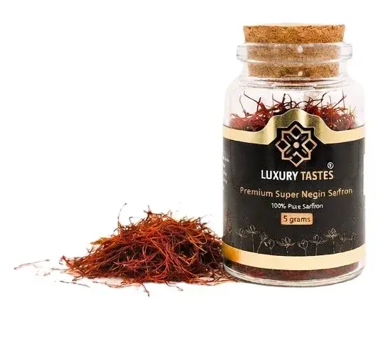 5 g saffron jar with scattered threads